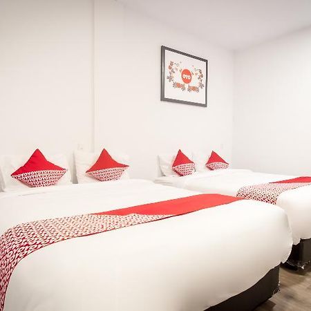 Oyo 835 Metropolitan Home Stay Medan Extérieur photo